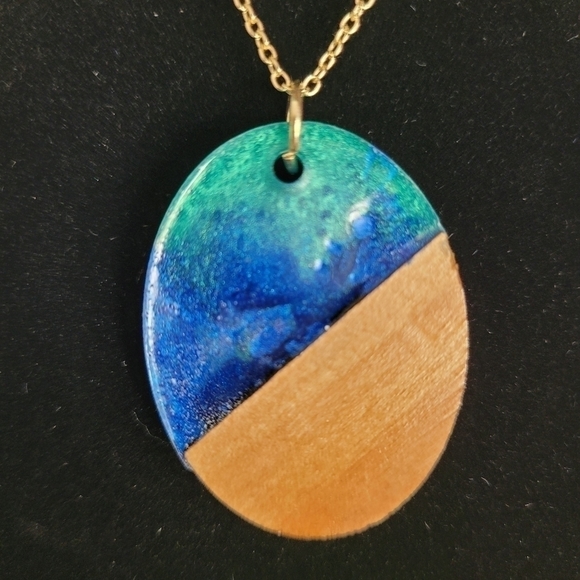 RESIN and wood pendant and chain - Picture 2 of 6
